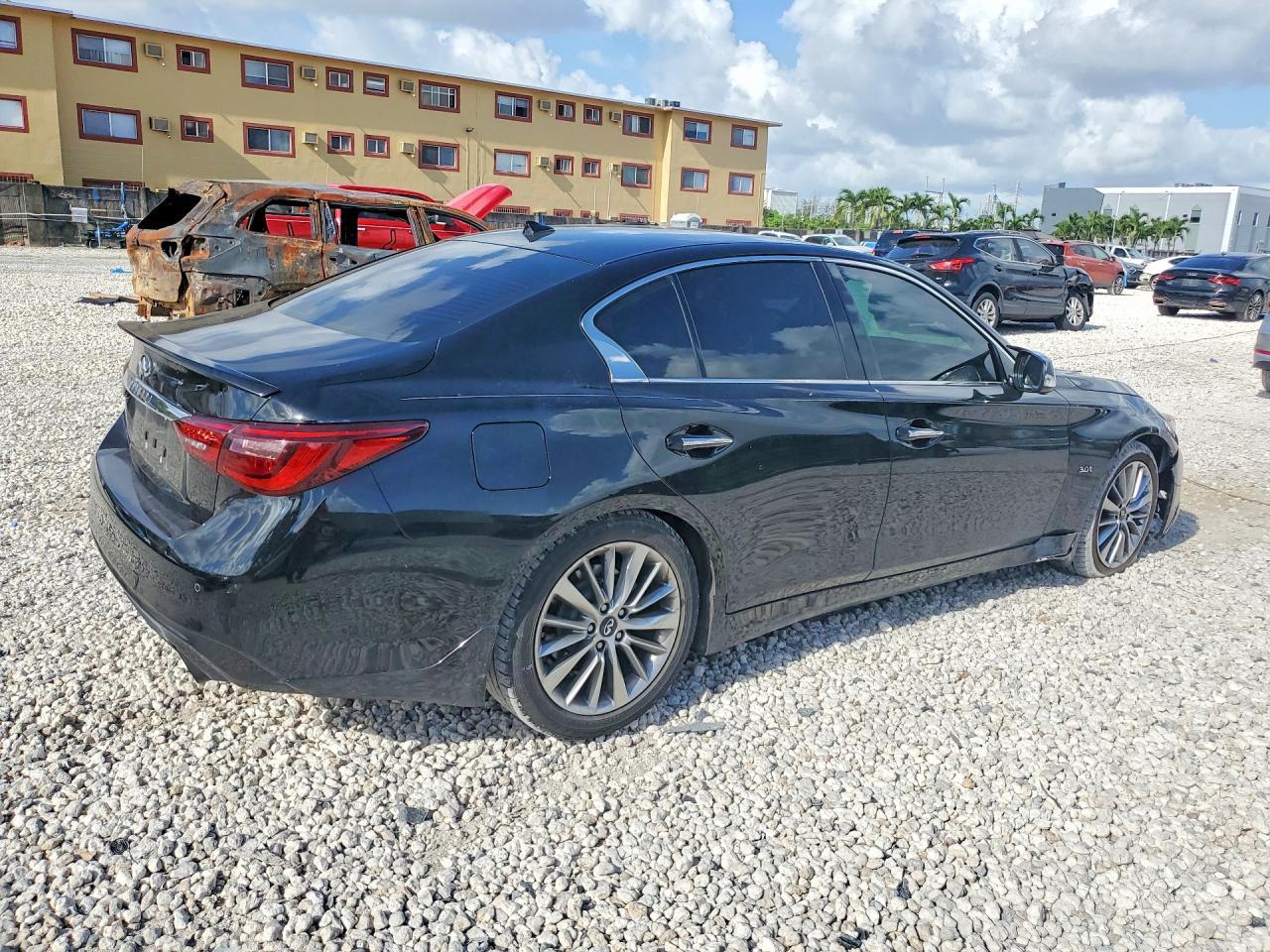 2018 Infiniti Q50 3.0T Luxe - Фото 3