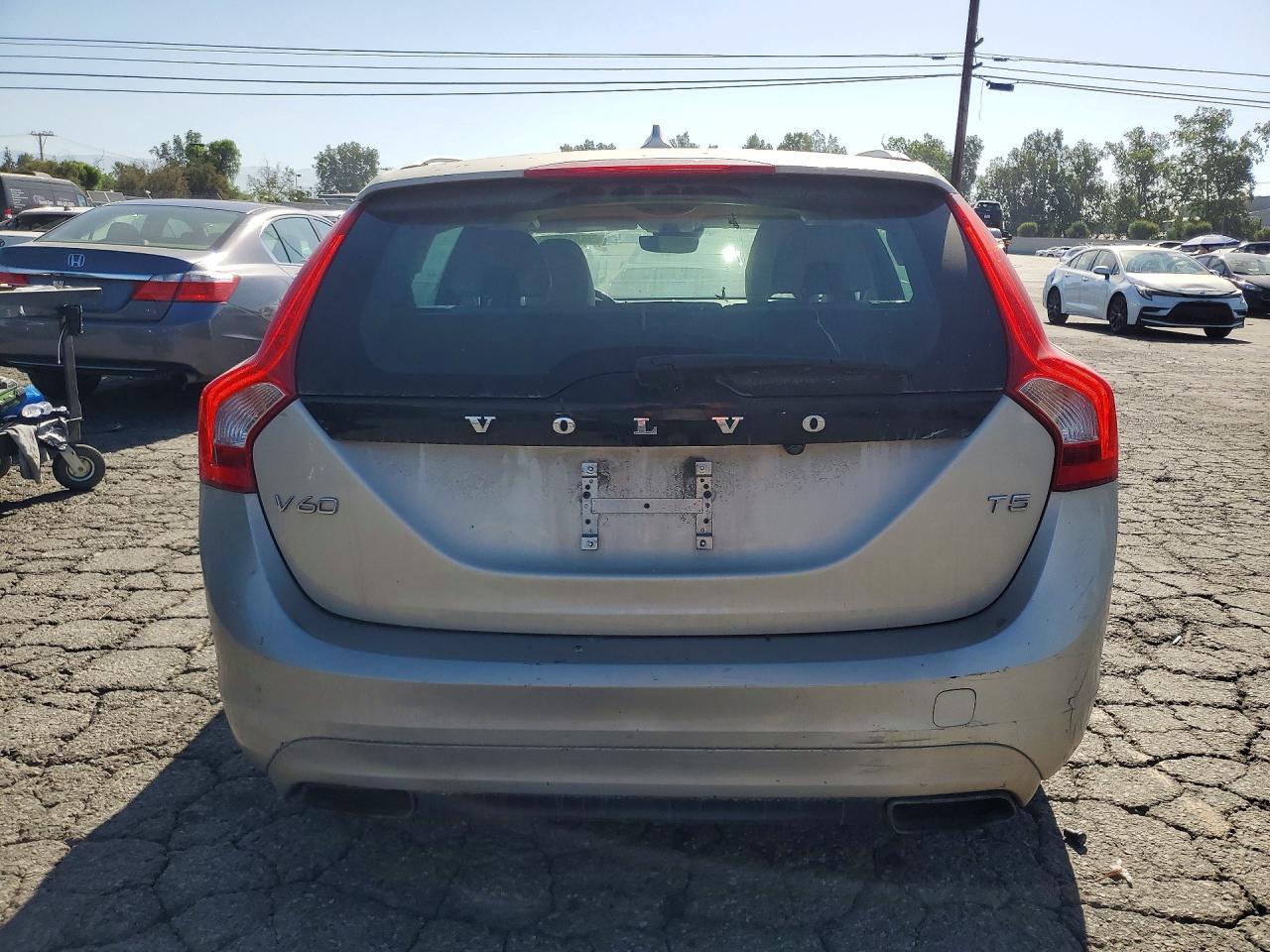 2017 Volvo V60 T5 Premier - Фото 6