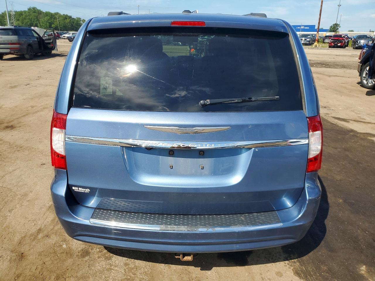 2012 Chrysler Town & Country Touring - Фото 6