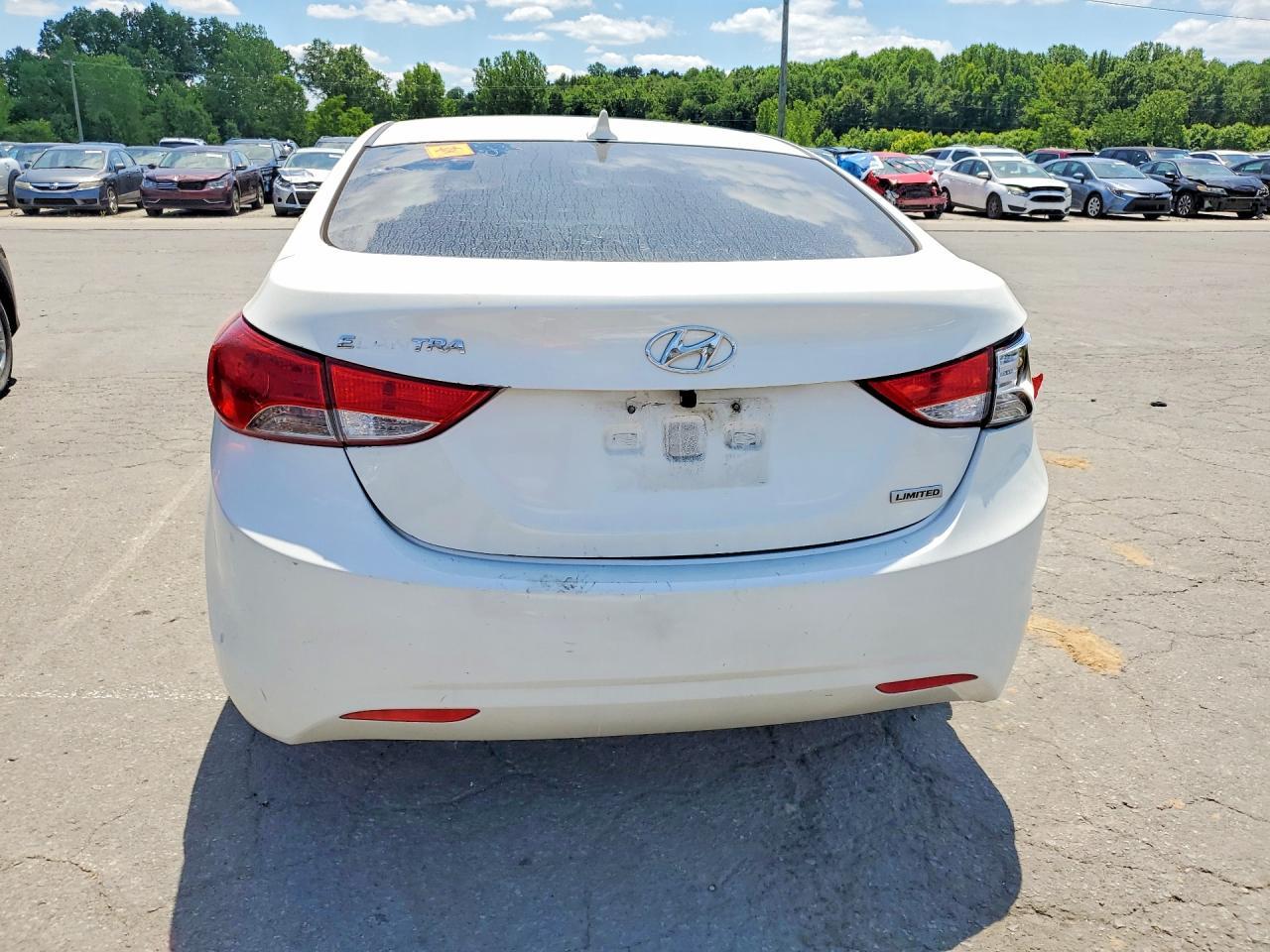 2013 Hyundai Elantra - Image 6