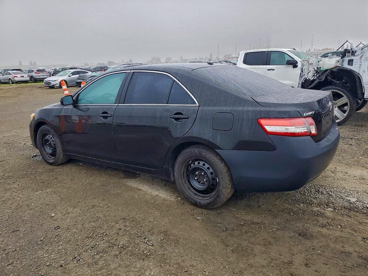 2011 Toyota Camry Le - Фото 3