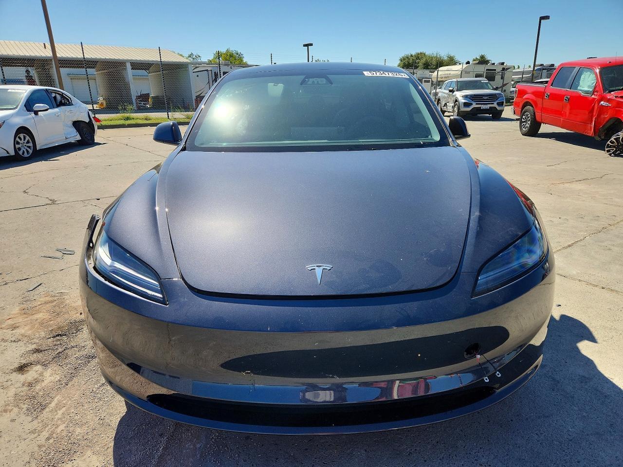 2025 Tesla Model 3 - Фото 5