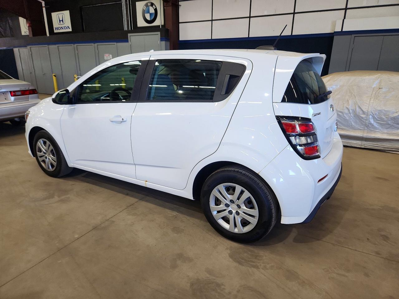 2018 Chevrolet Sonic - Фото 2