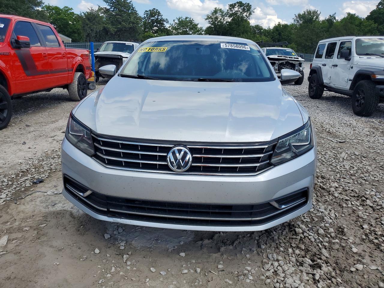 2016 Volkswagen Passat S - Фото 5