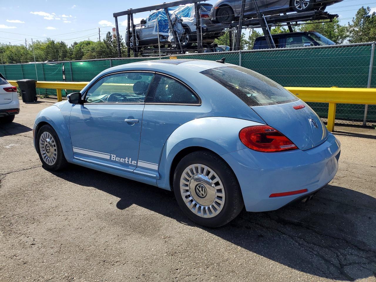 2015 Volkswagen Beetle 1.8T - Фото 2