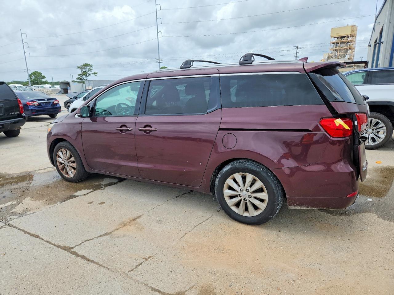 2016 Kia Sedona Ex - Image 2
