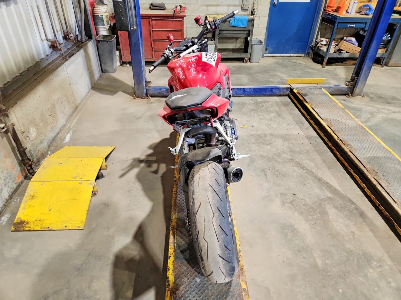 2022 Ducati Streetfighter V2 - Фото 6