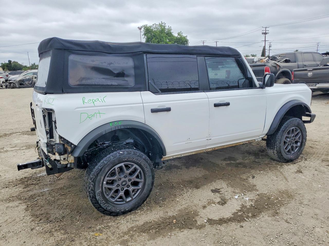 2022 Ford Bronco Base - Image 3