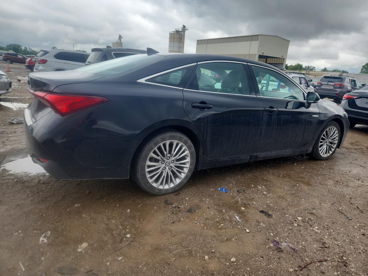 2019 Toyota Avalon Hybrid Limited - Фото 3