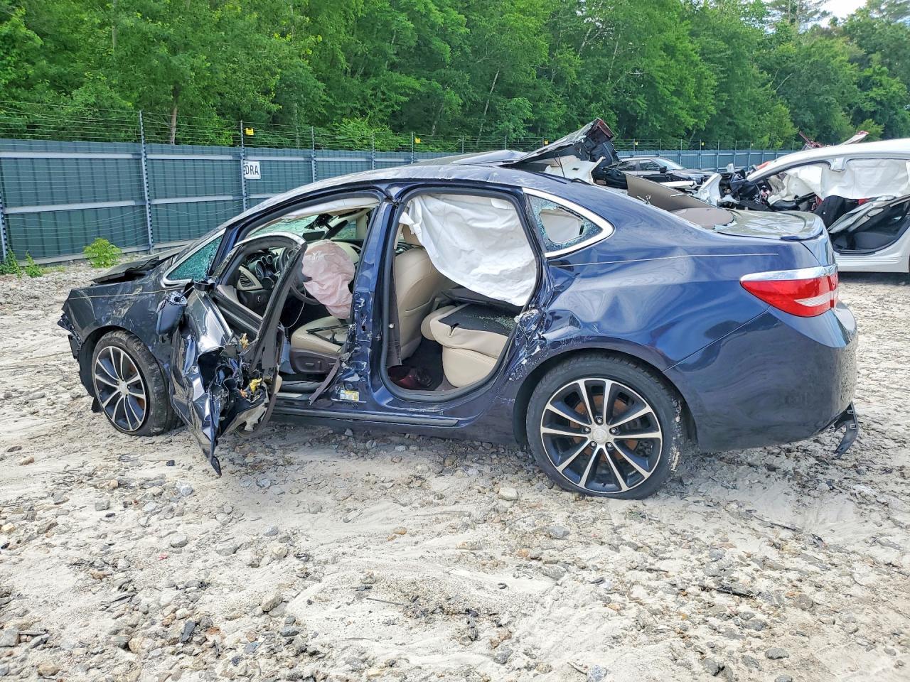 2016 Buick Verano Sport Touring - Фото 2