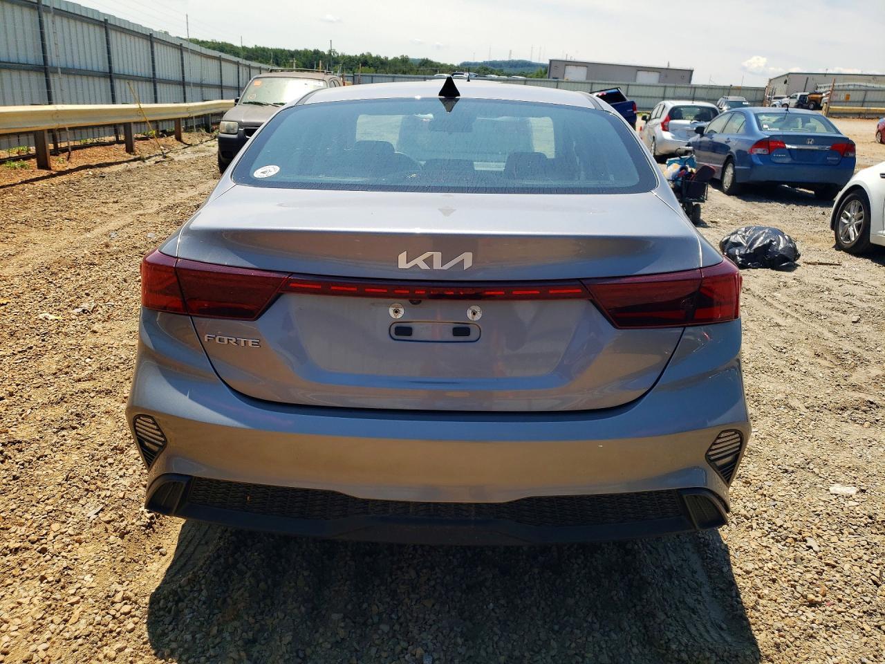 2023 Kia Forte Lxs - Image 6