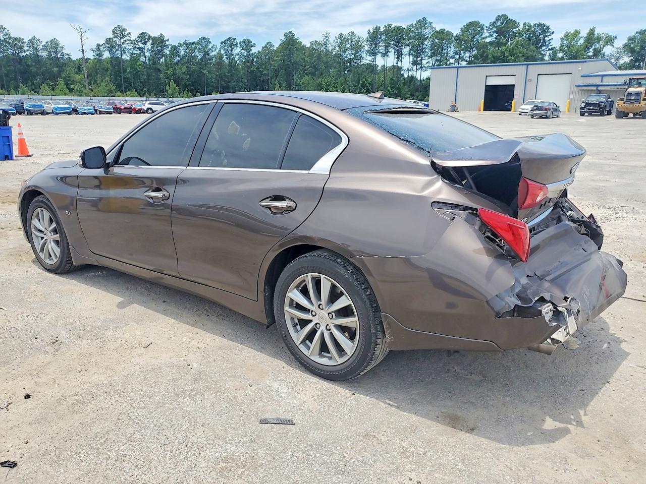 2015 Infiniti Q50 Premium - Image 2