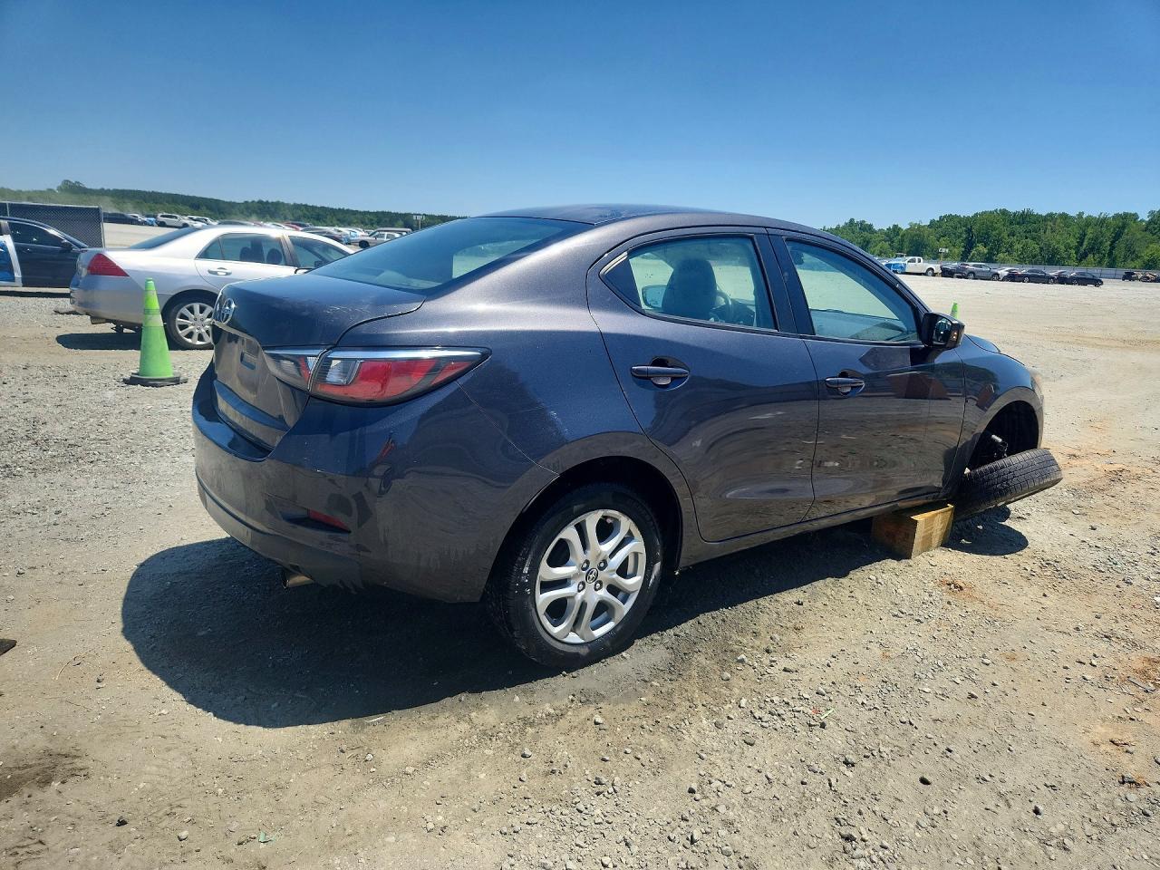 2016 Scion Ia Base - Фото 3