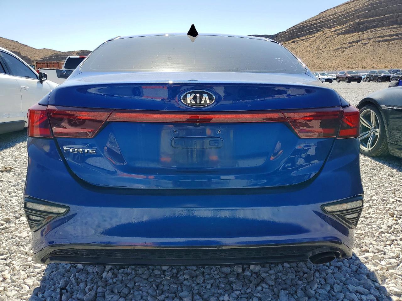 2019 Kia Forte Lxs - Image 6