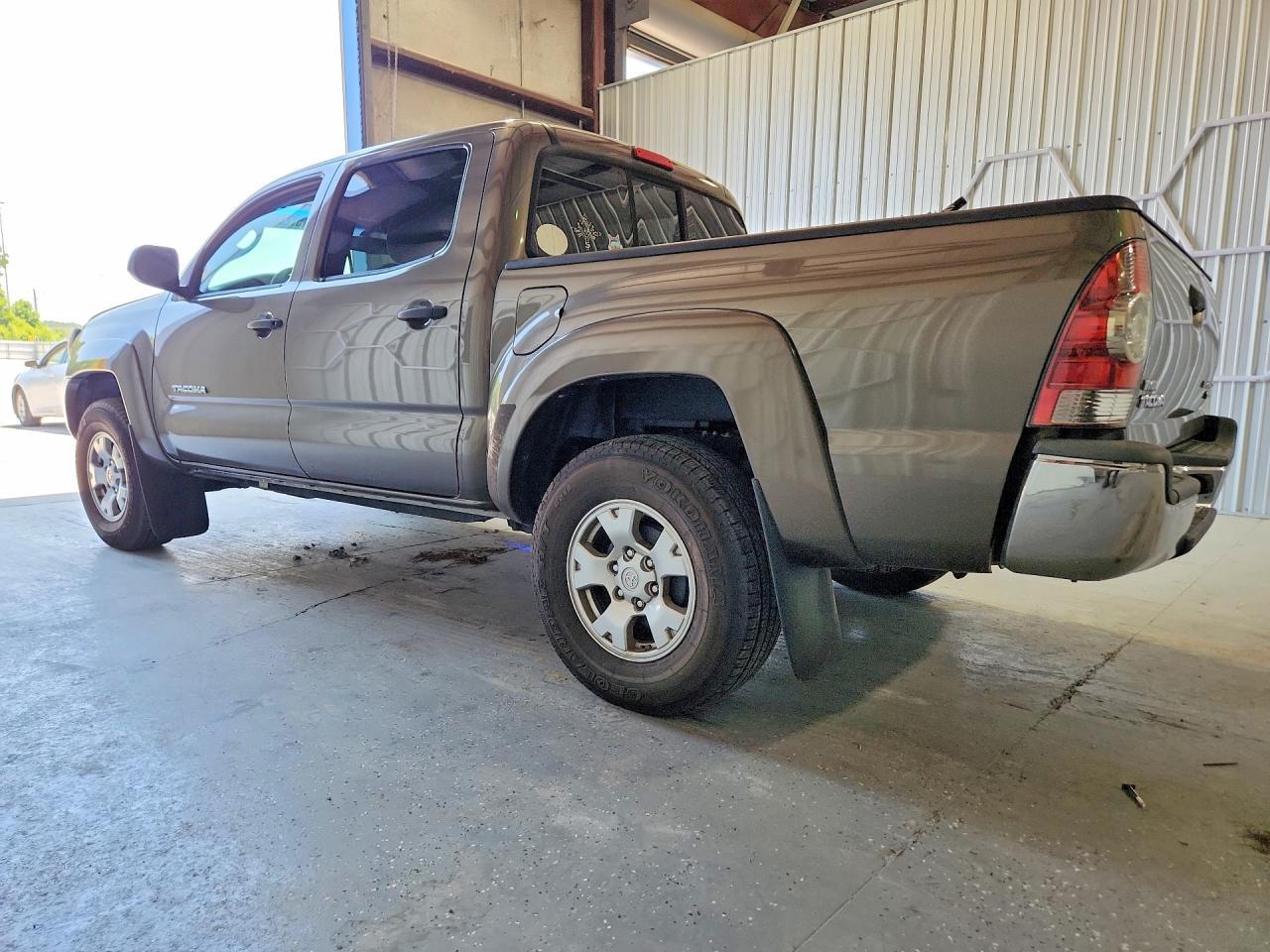 2013 Toyota Tacoma Double Cab - Image 2