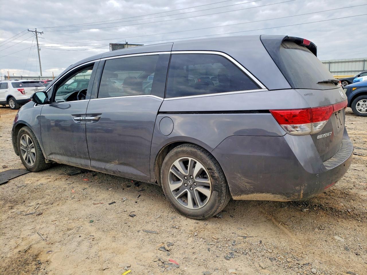 2015 Honda Odyssey Touring - Image 2
