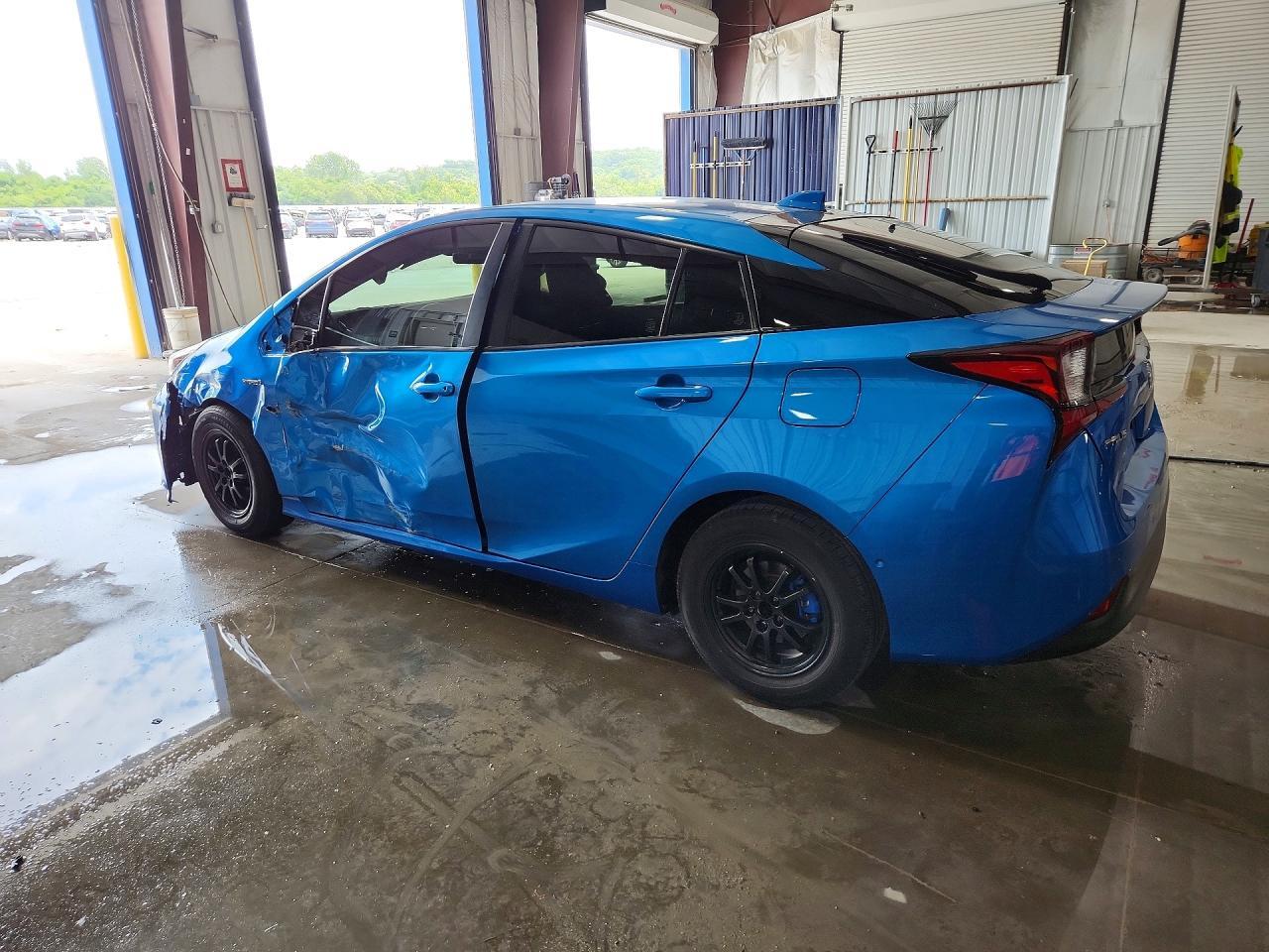 2022 Toyota Prius Le - Фото 2