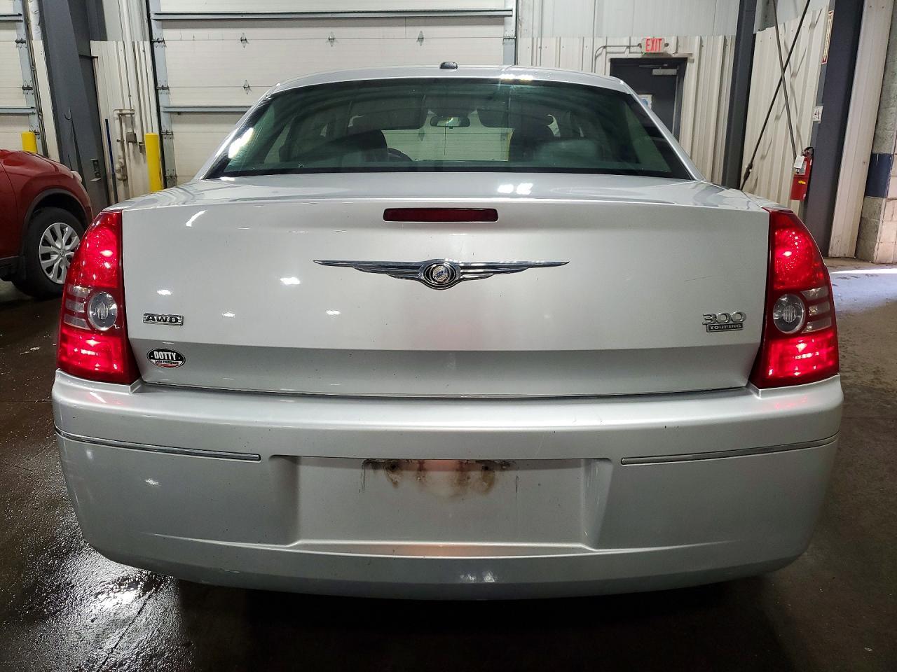 2010 Chrysler 300 Touring - Фото 6