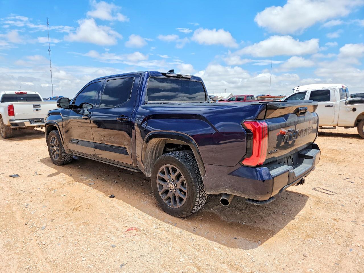 2023 Toyota Tundra Platinum - Фото 2
