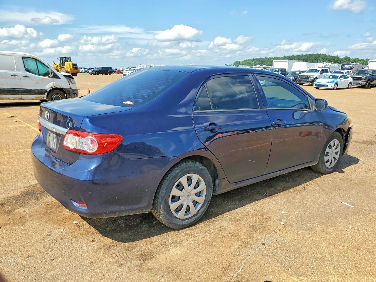 2013 Toyota Corolla L - Фото 3