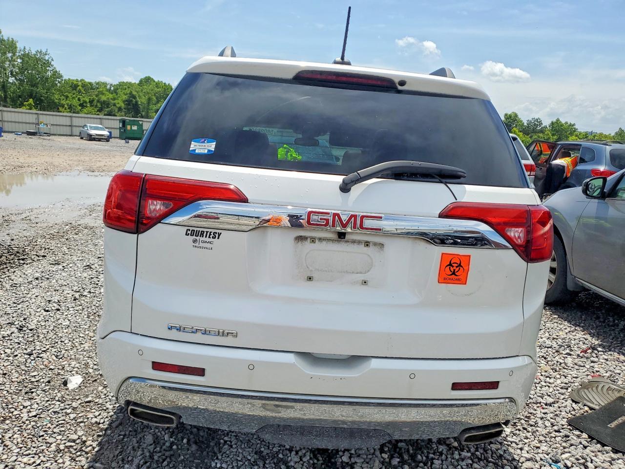 2017 GMC Acadia Denali - Фото 6