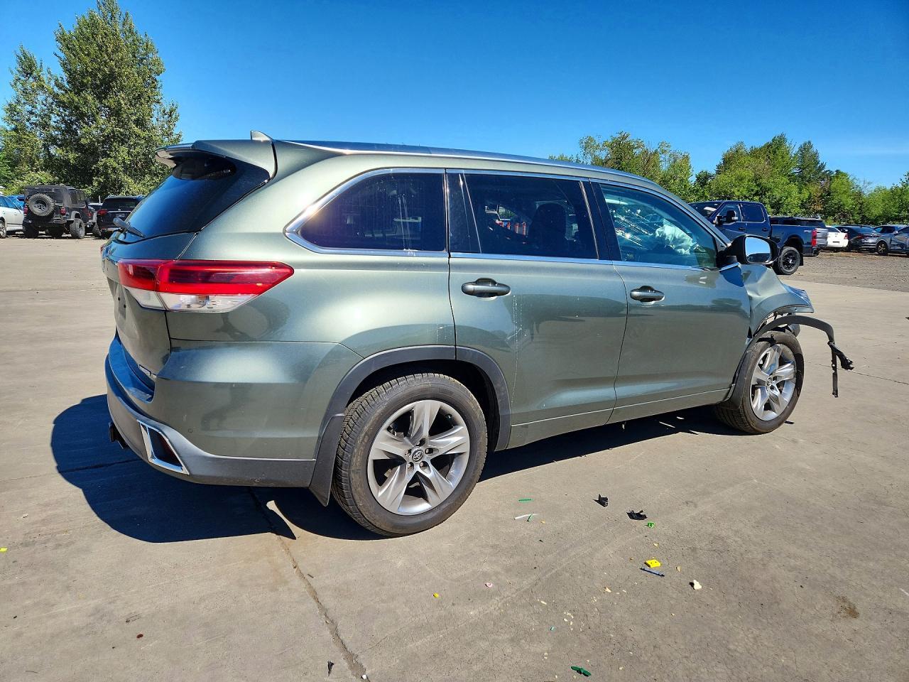 2017 Toyota Highlander Limited - Image 3