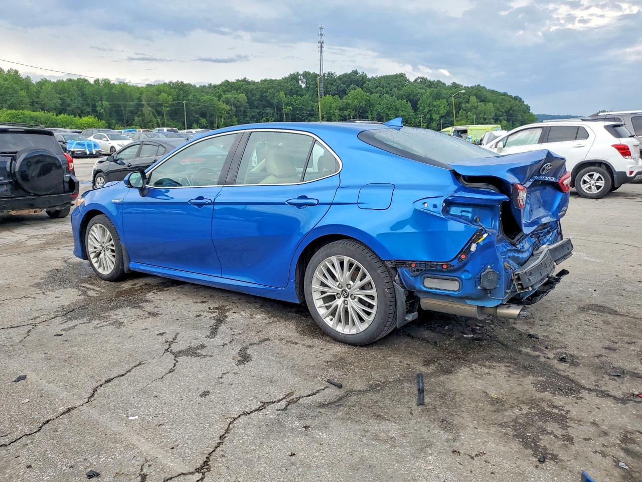 2019 Toyota Camry Hybrid Xle - Фото 2
