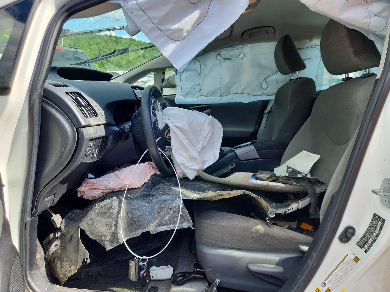 2014 Toyota Prius Three - Image 7