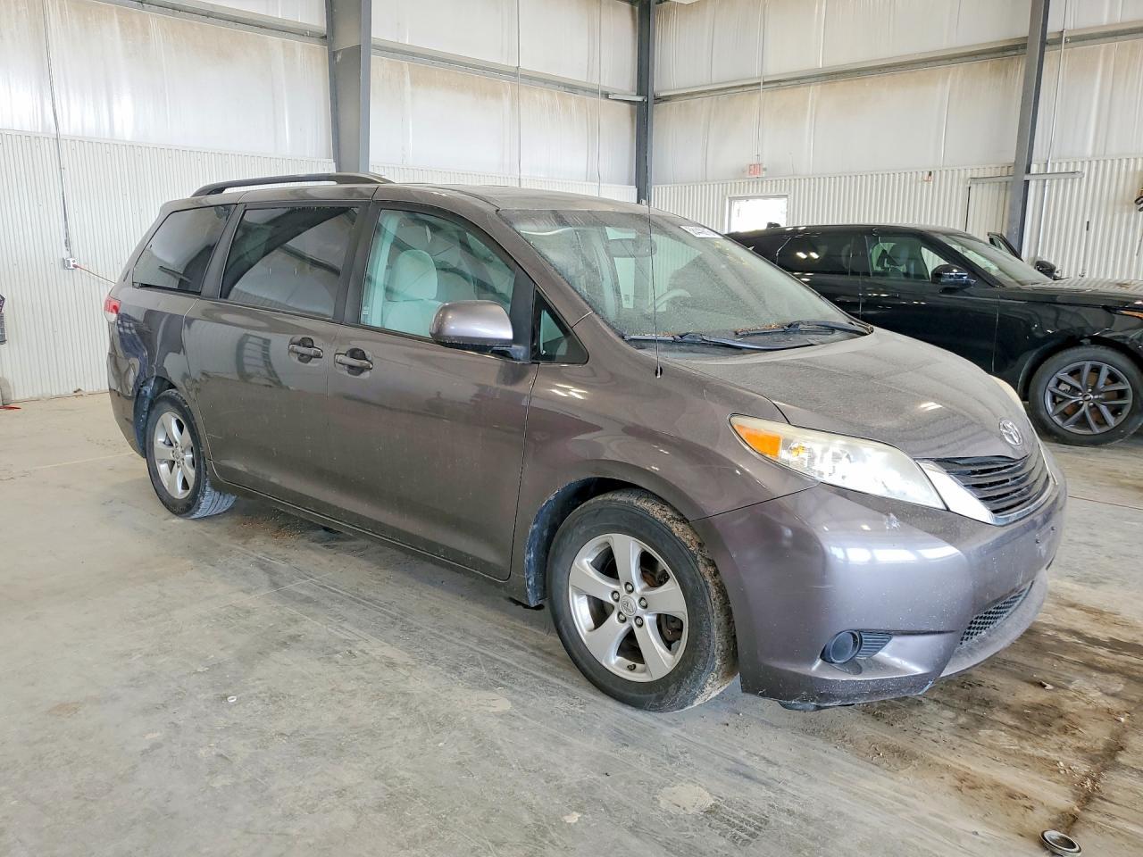 2011 Toyota Sienna Le - Фото 4