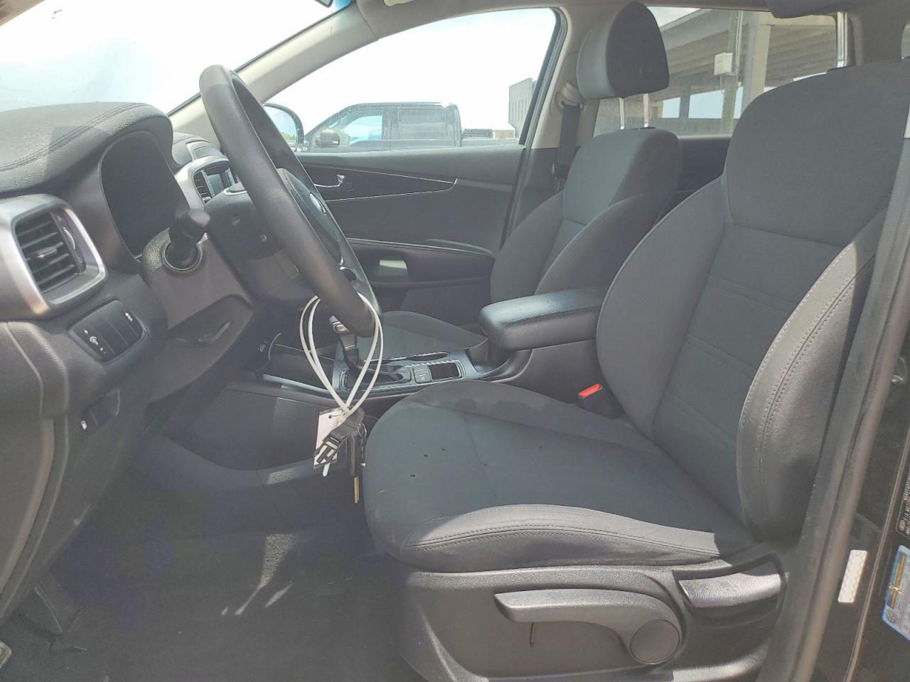 2019 Kia Sorento L - Image 7
