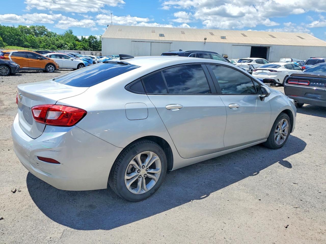 2019 Chevrolet Cruze Ls - Image 3