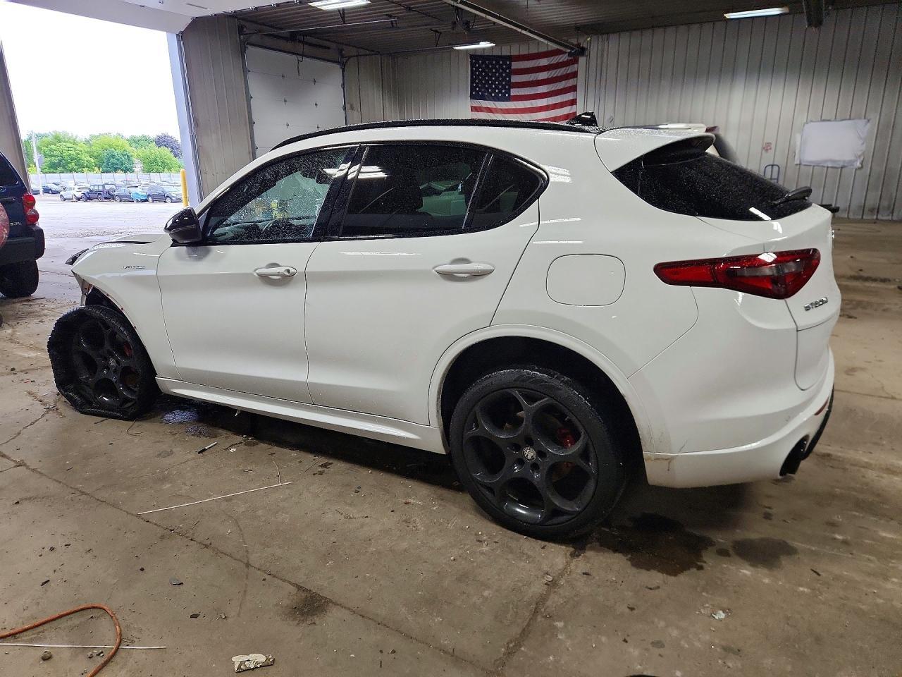2022 Alfa Romeo Stelvio Ti - Фото 2