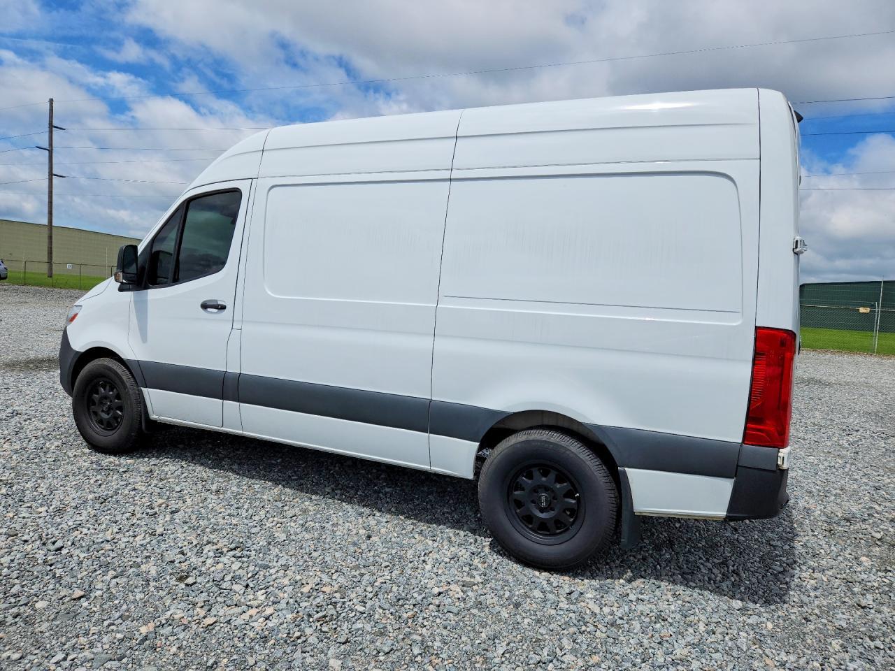 2021 Mercedes Benz Sprinter 2500 Delivery Van - Фото 2