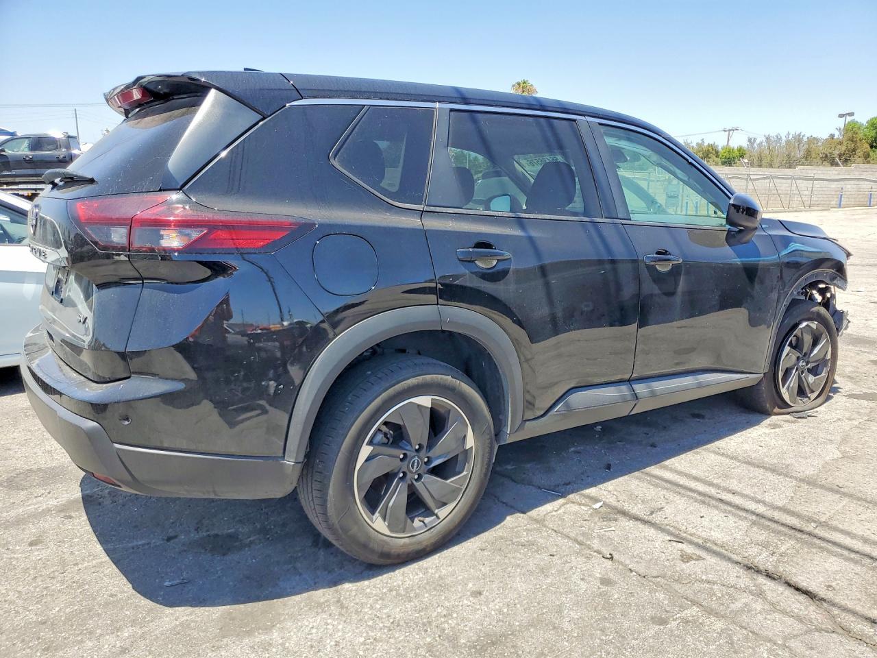 2024 Nissan Rogue Sv - Image 3