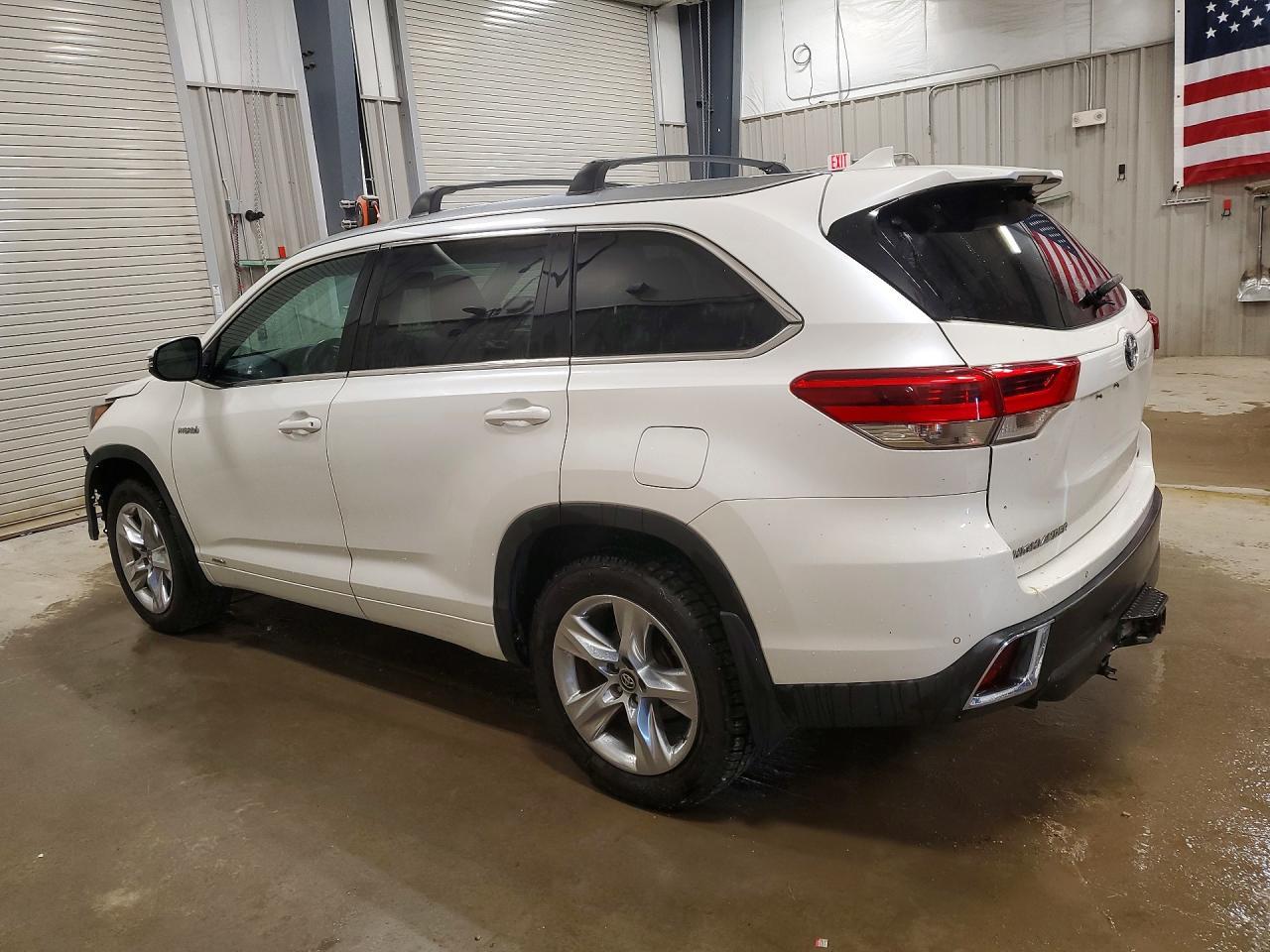 2018 Toyota Highlander Hybrid Limited - Image 2