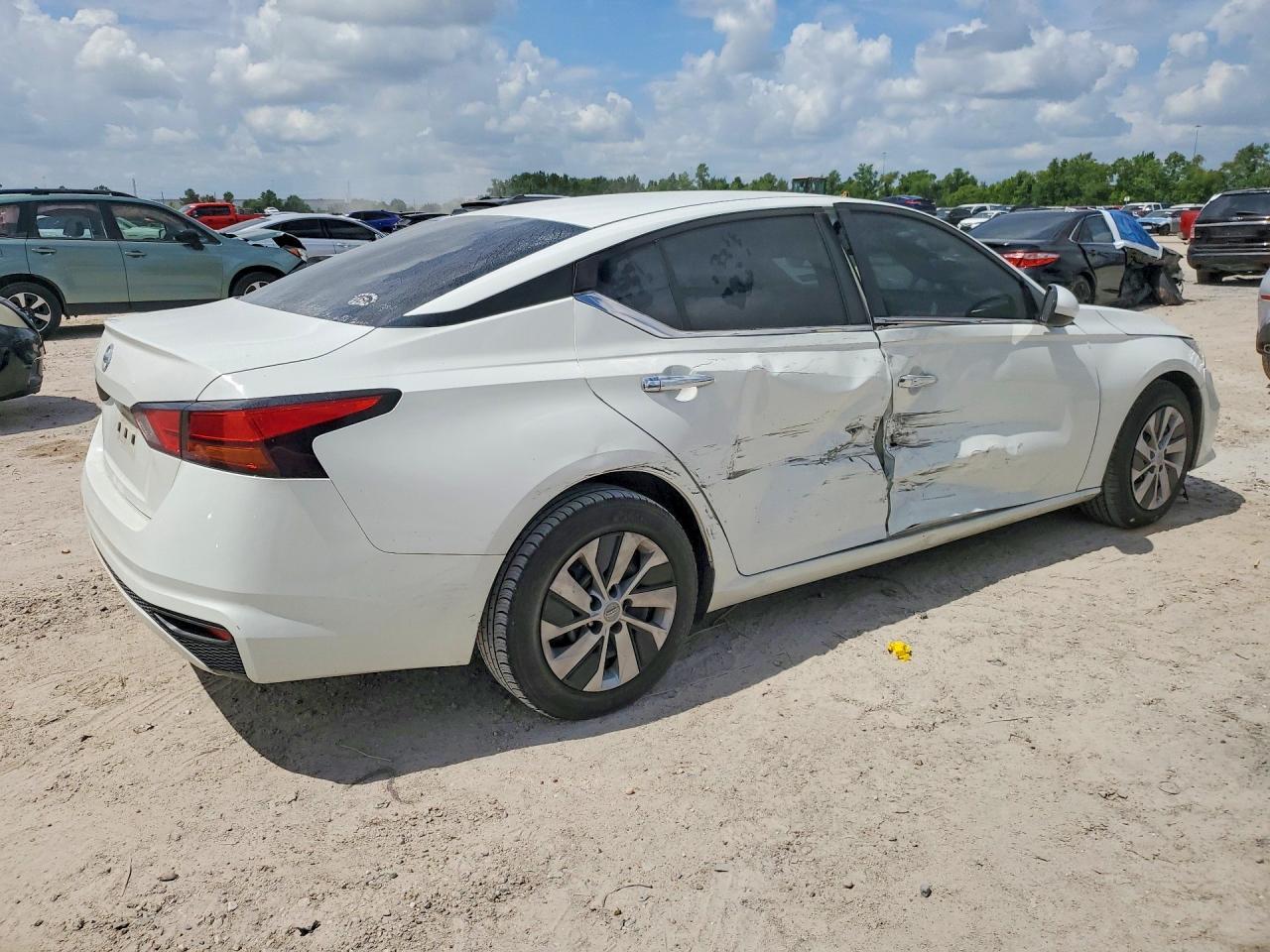 2022 Nissan Altima S - Фото 3