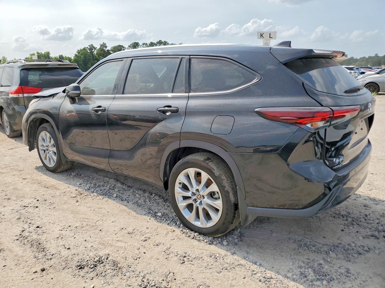 2026 Toyota Highlander Limited - Фото 2