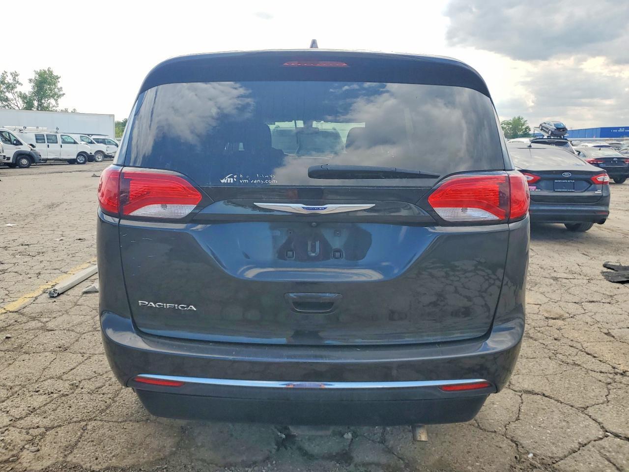 2018 Chrysler Pacifica Touring L - Фото 6