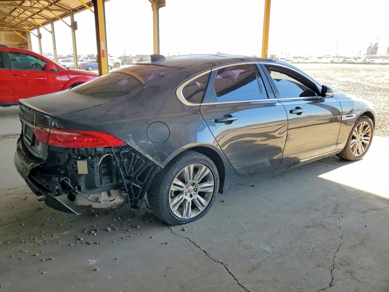 2017 Jaguar Xf Premium - Фото 3