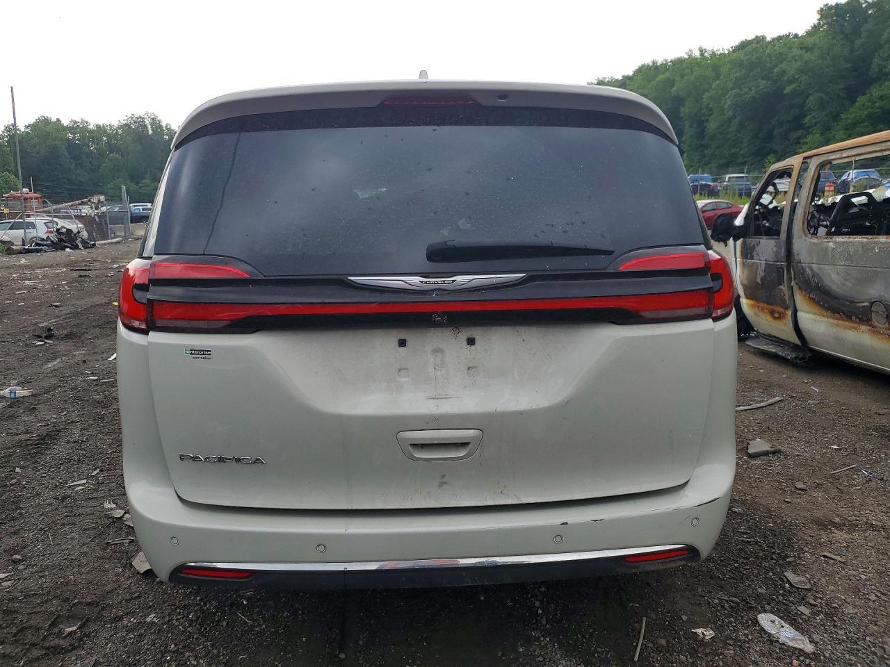 2021 Chrysler Pacifica Touring L - Image 6