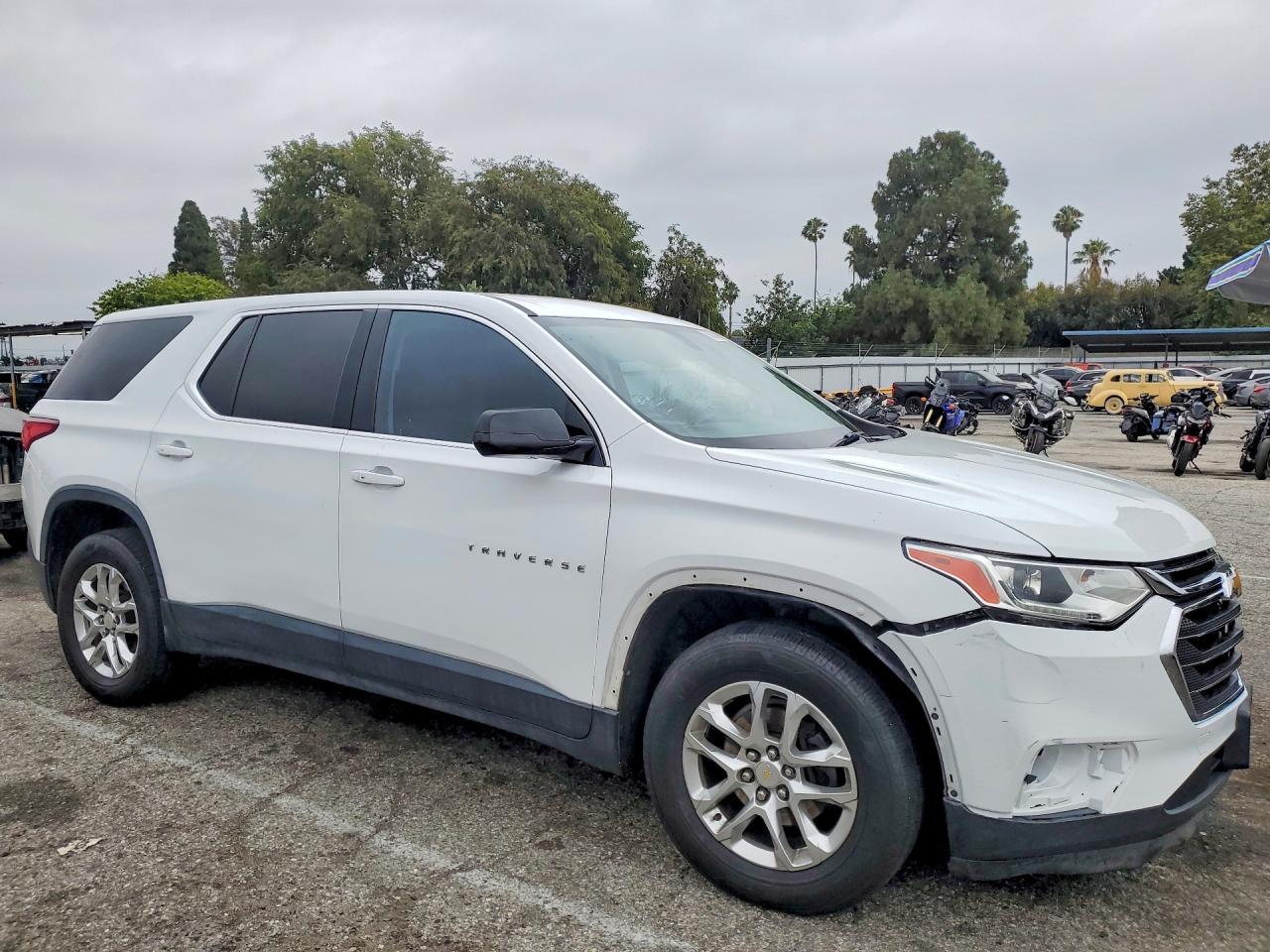 2018 Chevrolet Traverse Ls - Фото 4