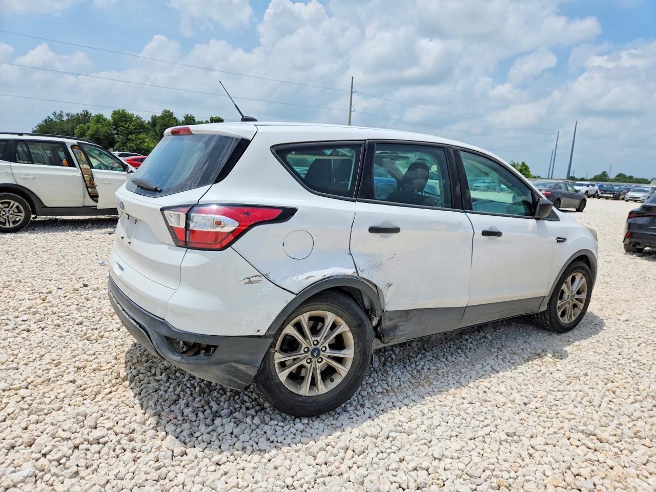 2018 Ford Escape S - Фото 3