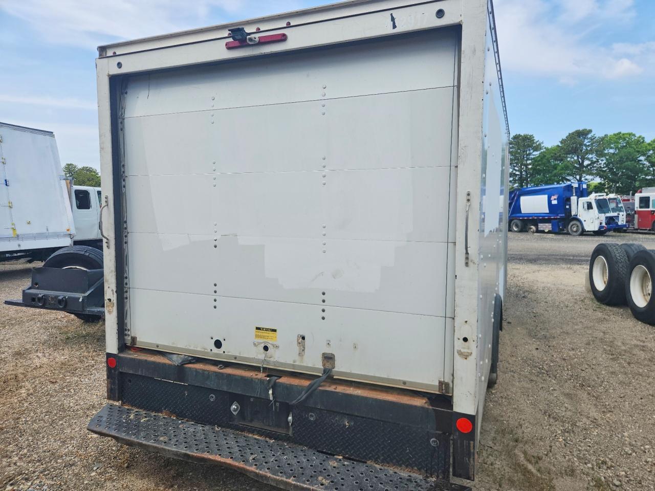 2022 Ford Econoline E350 Super Duty Cutaway Van - Фото 6
