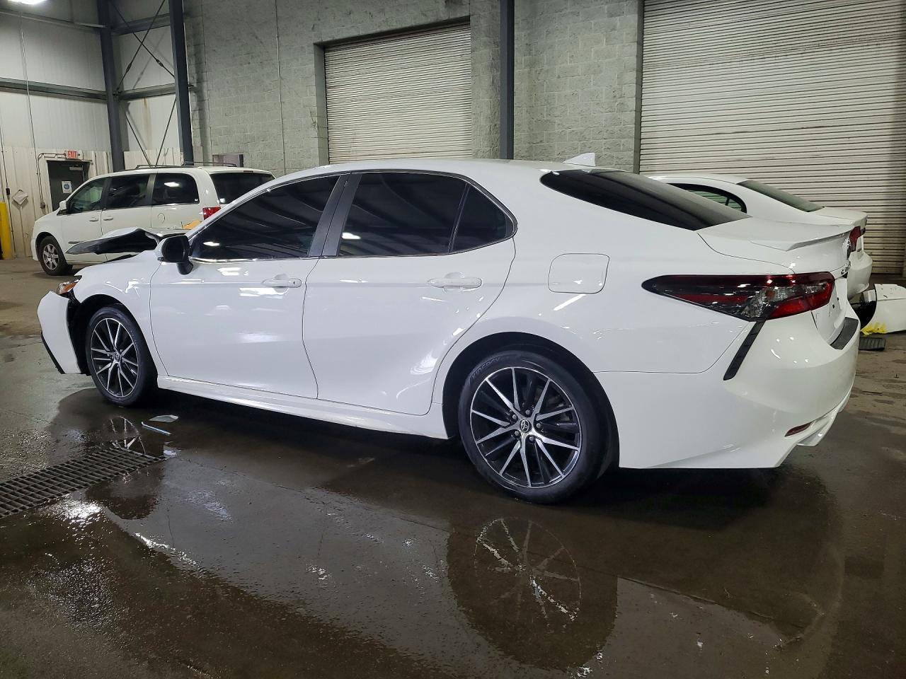 2023 Toyota Camry Se - Фото 2