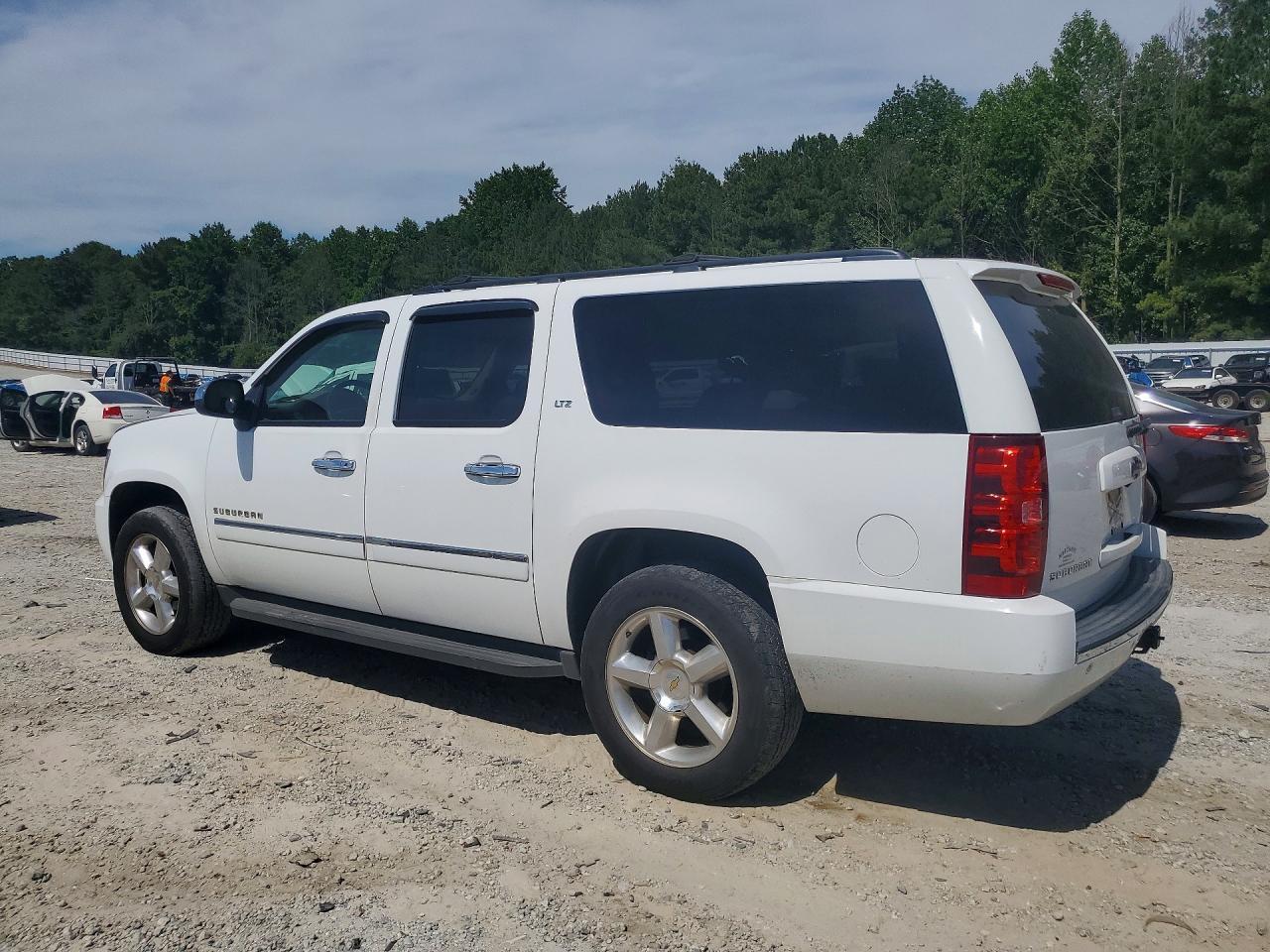 2009 Chevrolet Suburban C1500 Ltz - Image 2