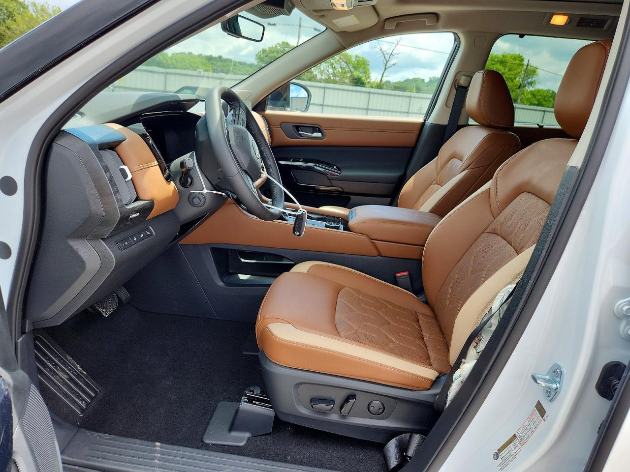 2026 Nissan Pathfinder Platinum - Image 7
