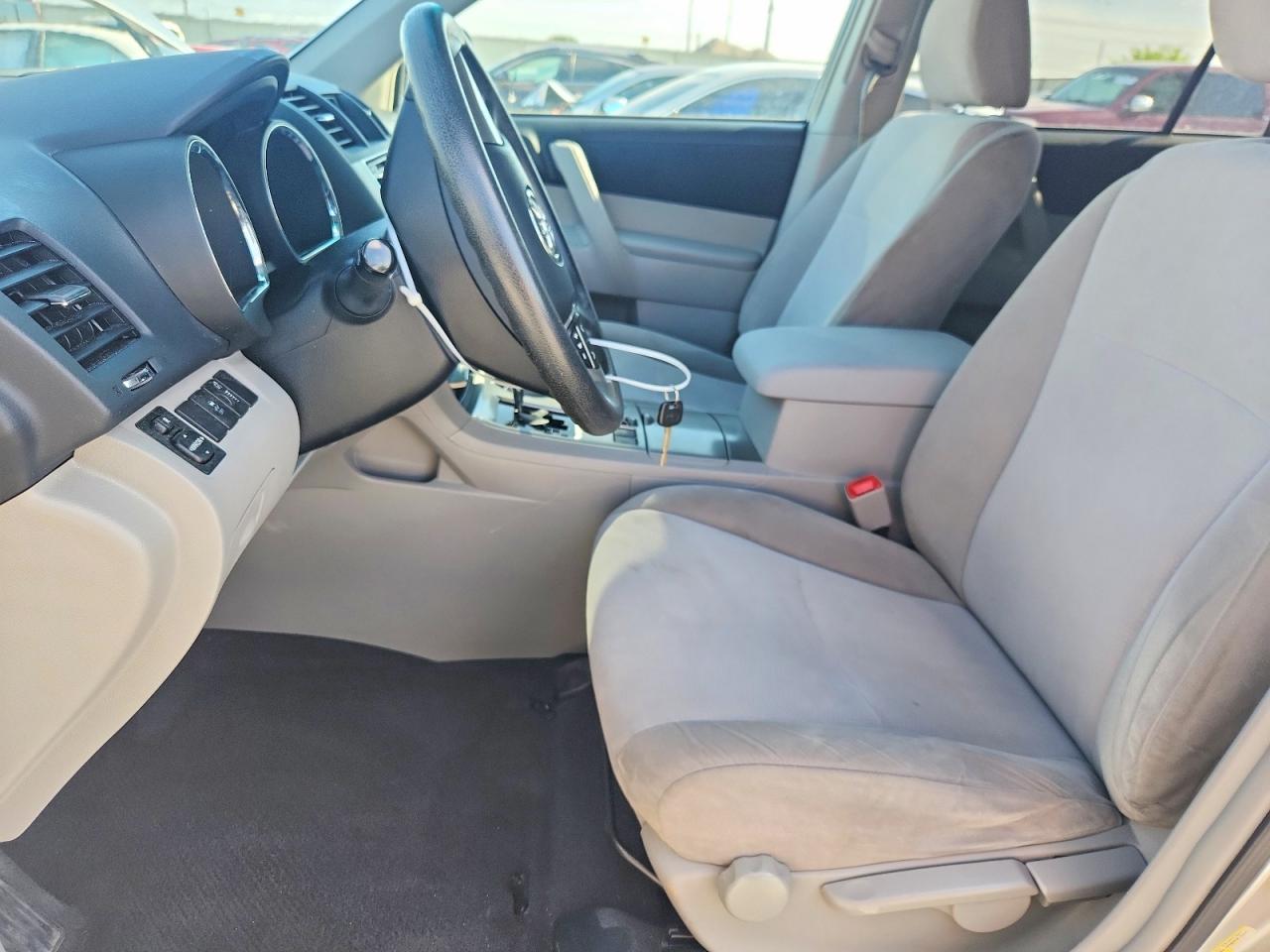 2013 Toyota Highlander Base - Image 7