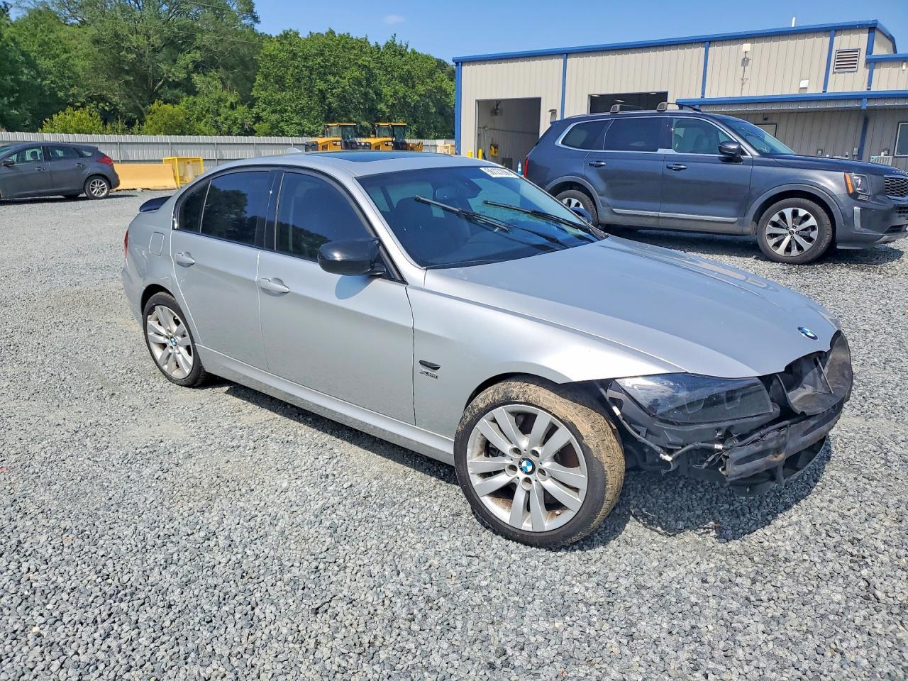 2010 BMW 335 Xi - Фото 4