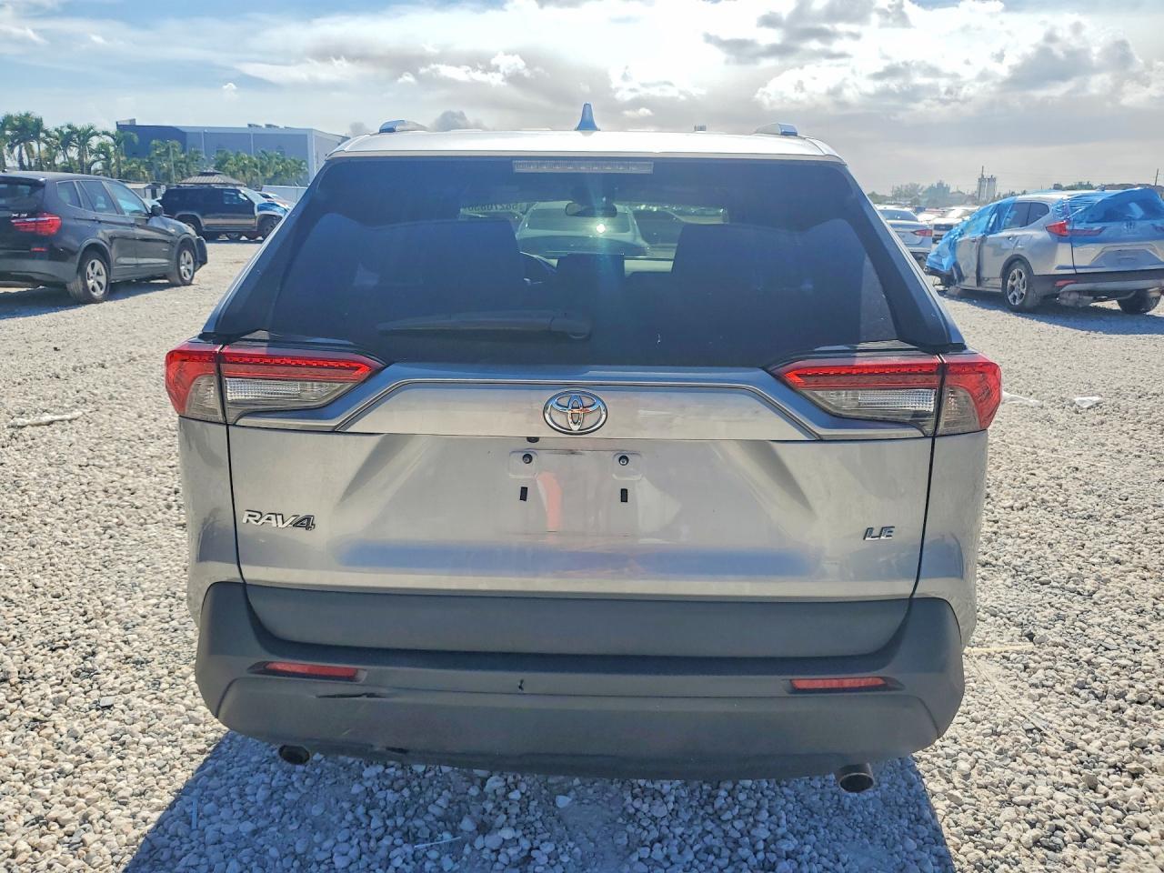 2021 Toyota Rav4 Le - Фото 6