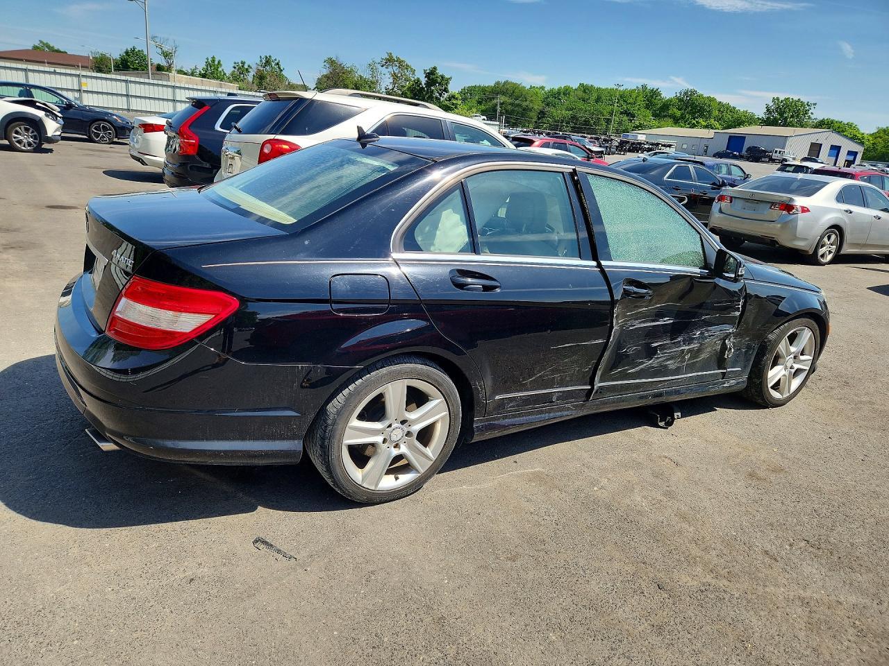 2011 Mercedes-Benz C 300 4Matic - Фото 3